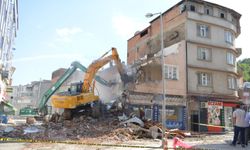Samsun'un Havza ilçesinde dere üzerindeki son bina da yıkıldı