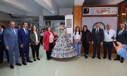 Gazete Sayfaları Bu Kez Haber Değil, Elbise Oldu