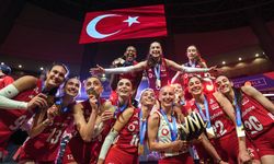 A Milli Kadın Voleybol Takımı kupasını aldı