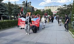 Erzurum'da sağlıkçılar Gazze için sessiz yürüyüşlerini 140. haftada sürdürdü