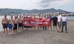 Karadeniz'de 15 Temmuz şehitleri için kulaç attılar