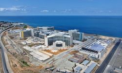Sağlık Bakanı Memişoğlu, Trabzon Şehir Hastanesi inşaatında incelemelerde bulundu: