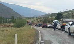 Oltu'da sağanak yağış sele neden oldu