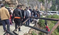 Trabzon Çal Mağarası önündeki korkuluklar kırıldı, 2 turist yamaçtan düşerek yaralandı