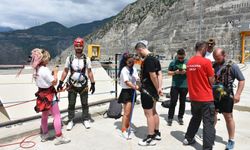 Türkiye'nin En Yüksek İkinci Barajı Deriner'de Adrenalin Zirvede