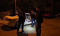 Çorum'da park halindeki araç kurşunlandı