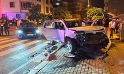 Otomobil ile çarpışan polis aracındaki 2 memur yaralandı