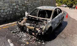 Sinop'ta seyir halindeyken yanan otomobil kullanılamaz hale geldi
