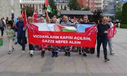 Erzurum'da sağlıkçılar 142. kez Gazze için yürüdü