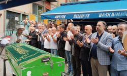 Artvin’in Sevilen Esnafı Servet Karakolcu Son Yolculuğuna Uğurlandı