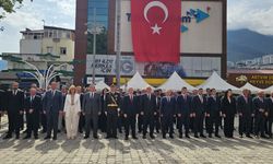 Zafer Bayramı Çelenk Töreniyle Başladı