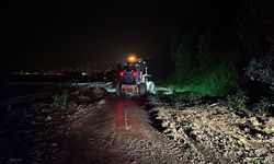 Giresun'da toprak kayması sonucu iki otomobil zarar gördü