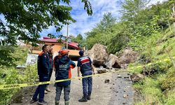 Trabzon'da heyelanda bir ev hasar gördü, 2 ev tahliye edildi