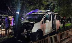 Kontrolden çıkan otomobil ağaca çarptı: 2 yaralı