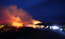 Saman deposu yangını 16 saatte kontrol altına alındı