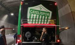 Kurban ve dualarla uğurlanan Çayelispor, tünelde mahsur kaldı
