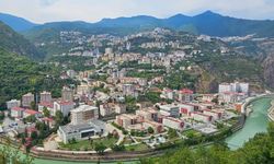 Artvin’de Siyasetin Gündemi Hizmet Mi, Polemik Mi?
