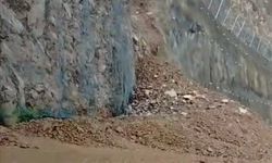 Yusufeli-Artvin Yolunda Heyelan!