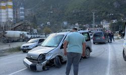 Artvin’de İki Araçta Maddi Hasar Oluştu