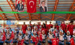 Cumhuriyet Coşkusu Havuzda Yaşandı