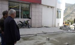 Artvin’de İnönü Caddesi’nde Parke Çalışmaları Devam Ediyor