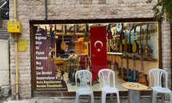 Cumhuriyet’in 103. Yılı İçin Esnafa Türk Bayrağı Dağıtıldı