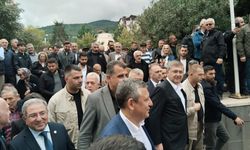 ÖZGÜR ÖZEL, CUMA NAMAZINI ARTVİN’DE KILDI