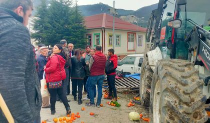 Freni Boşalan İş Makinesi Pazar Yerine Daldı