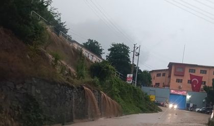 Artvin’de Sağanak Yağış Hayatı Felç Etti