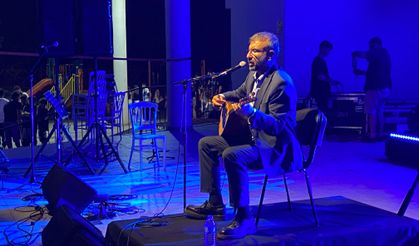 Tolga Sağ’ın Türküleri Kemalpaşa’da Yankılandı