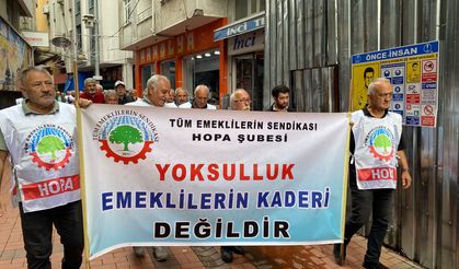 HOPA’DA EMEKLİLER SOKAĞA ÇIKTI