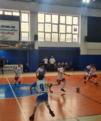 Okul Sporları Futsal Müsabakaları Başladı