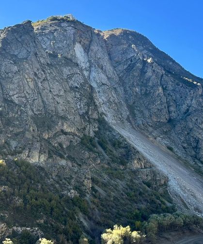 Artvin’de Kaya Düşmesi Nedeniyle Lise Eğitime Ara Verdi