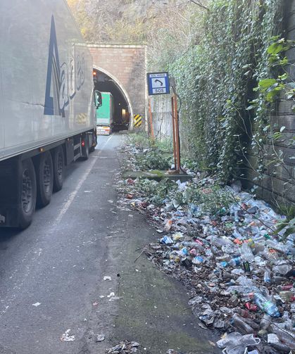 Sarp Sınır Kapısı’nda Çöp Çilesi Bitmiyor