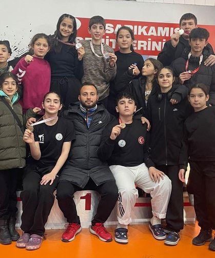 Taekwondoculardan Madalya Yağmuru