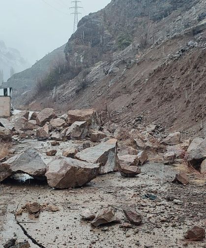 Yusufeli’nde Heyelan