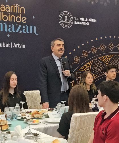 Öğrencilerle İftarda Buluştu