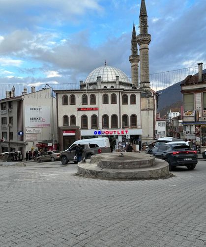 Halk Oyunları Heykeli Nerede?