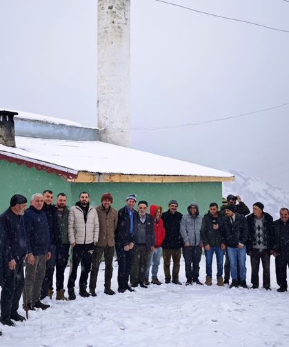 2 Bin 50 Rakımda Kar Altında Bayram Coşkusu