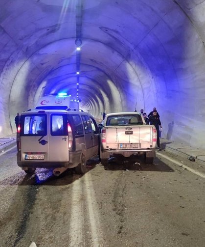 Hafif Ticari Aracın Pikapla Çarpıştığı Kazada 7 Kişi Yaralandı