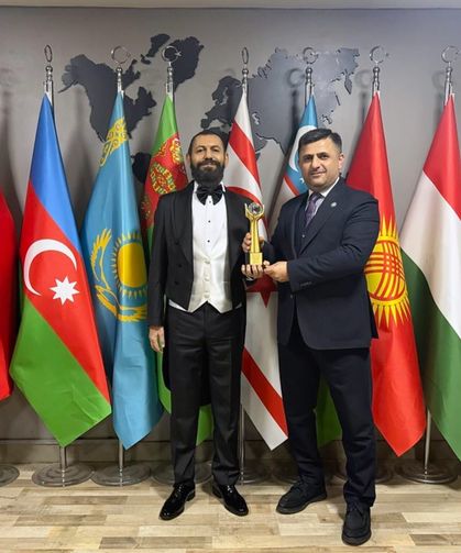 Dünyaca Ünlü Yazar Akif Manaf’a Küresel Bilinç ve Barış Ödülü Verildi