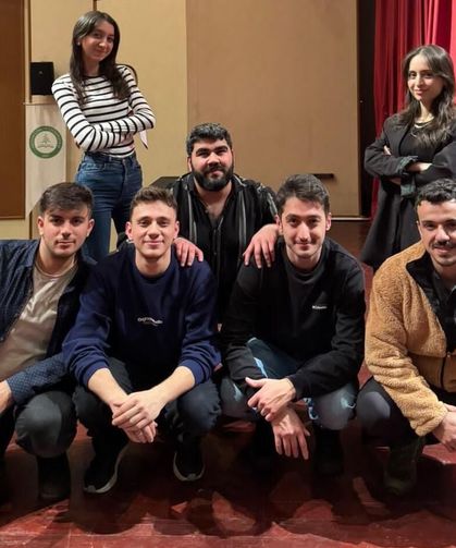 “Gel, Gör, Gül, Geri Git”