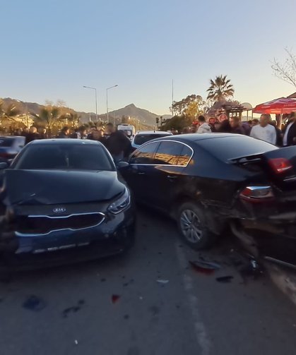 Sahil Yolunda Zincirleme Kaza