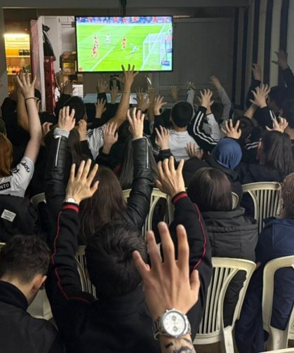 Öğrenciler Beşiktaş Maçını Dernek Binasında İzledi