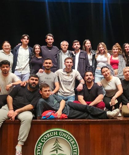 AÇÜ'de Tiyatro Gecesi