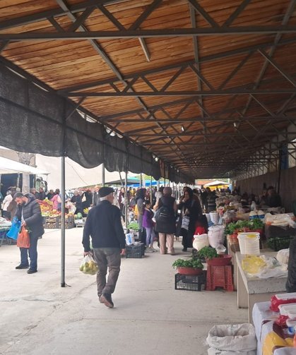 Ardanuç Pazarı’nda Sessiz Kalabalık