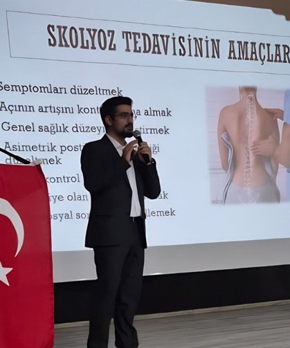 “Eğrisiyle Doğrusuyla Skolyoz”