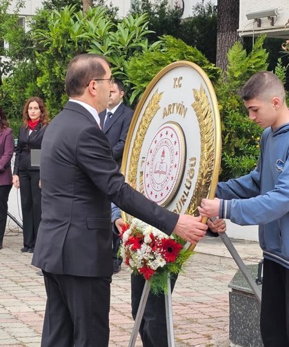 Atatürk Anıtı’na Çelenk Sunuldu