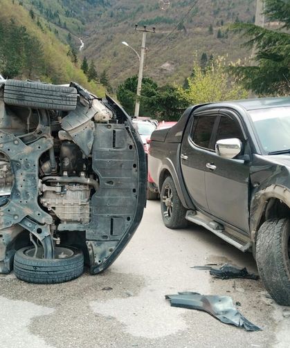 Kontrolden Çıkan Araç Takla Attı