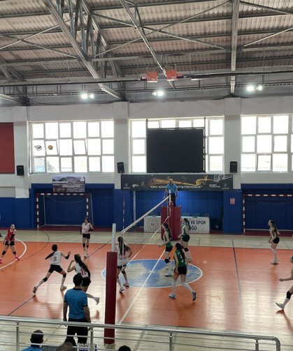 Genç Kızlar Voleybol Grup Müsabakaları Başladı